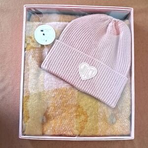 Juicy Couture Hat & Scarf Set mauve mustard new.